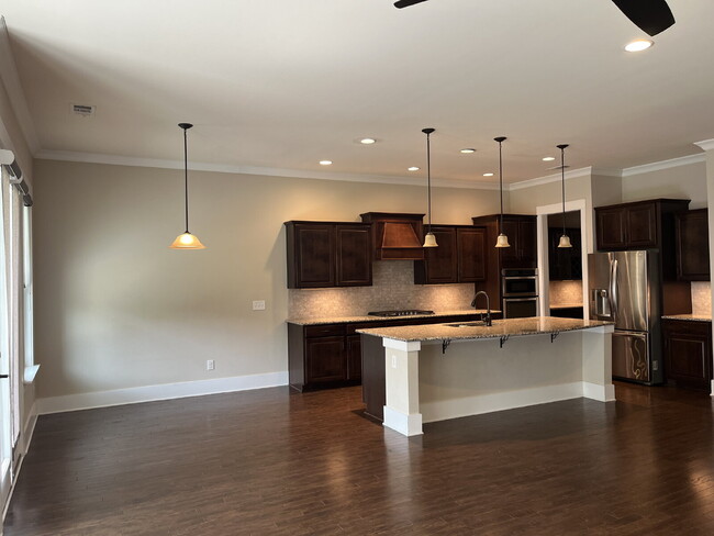 Building Photo - 1712 Biscayne Dr