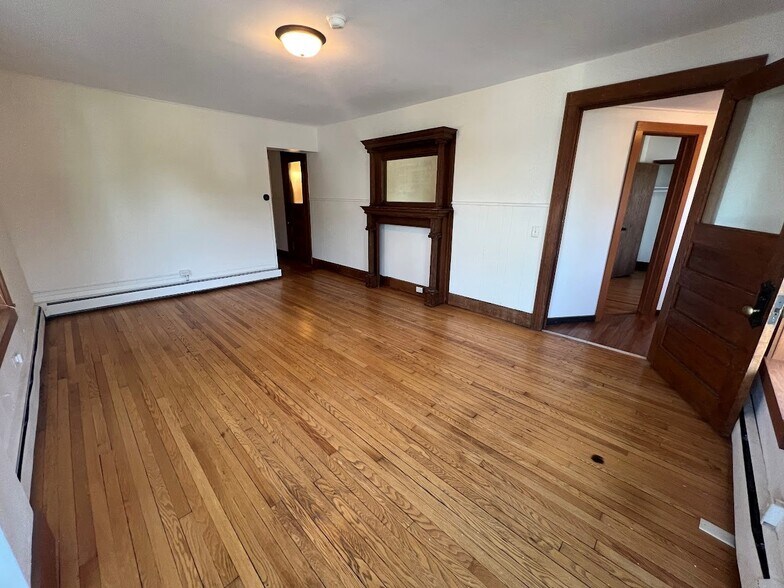 Building Photo - 601 E Gorham St