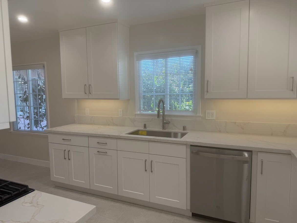 Building Photo - 8552 Woodley Ave