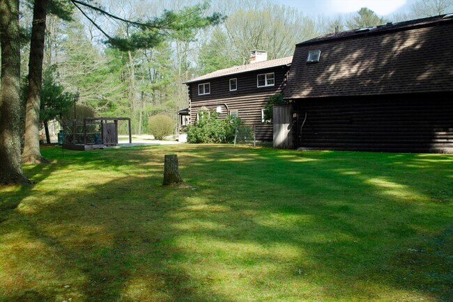 Building Photo - 154 Grove St