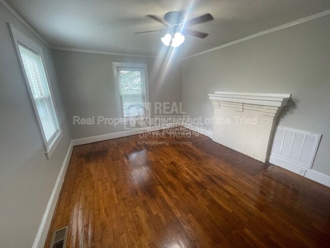 Building Photo - 121 Robbins St