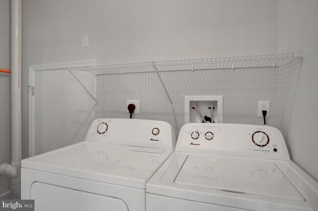 Building Photo - 36 Dahlgren St