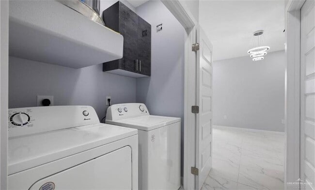 Building Photo - 18 South Dr