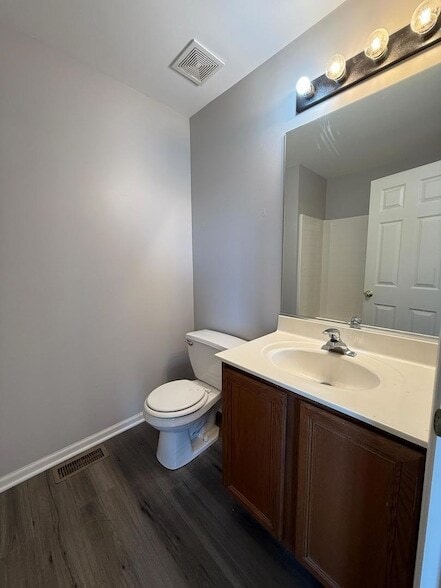 Building Photo - 1624 Fieldstone Dr N