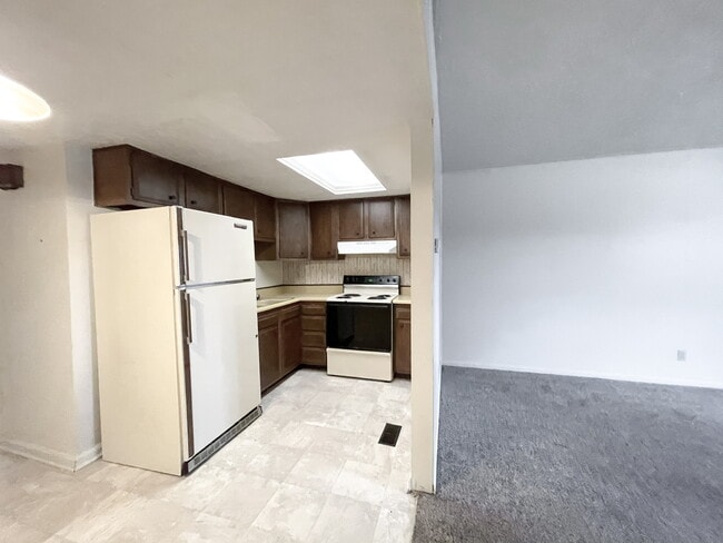 Building Photo - 1212 E Dawn Dr