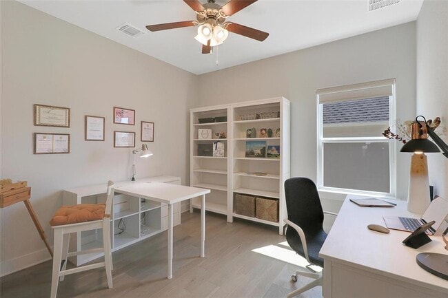 Building Photo - 702 Tomichi Trl