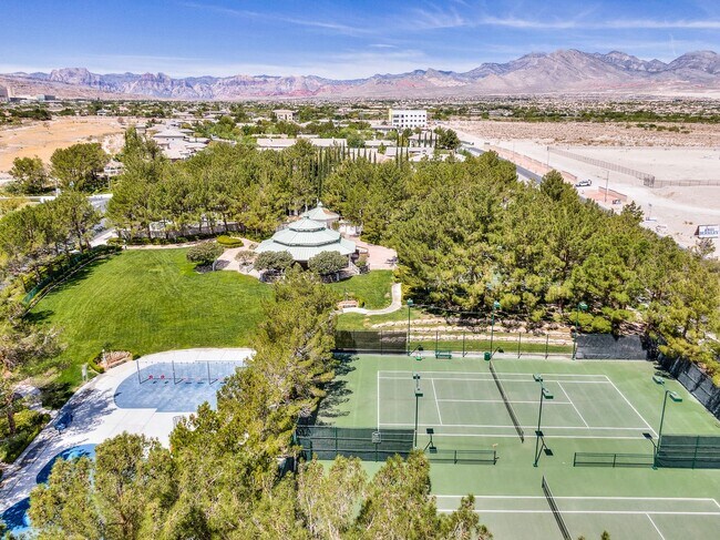 Building Photo - Beautiful 4Bd, 4Bth home in Guard Gated Community near Tivoli Village.