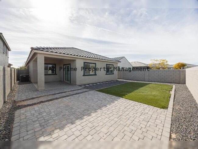 Building Photo - 43606 Juniper Ave