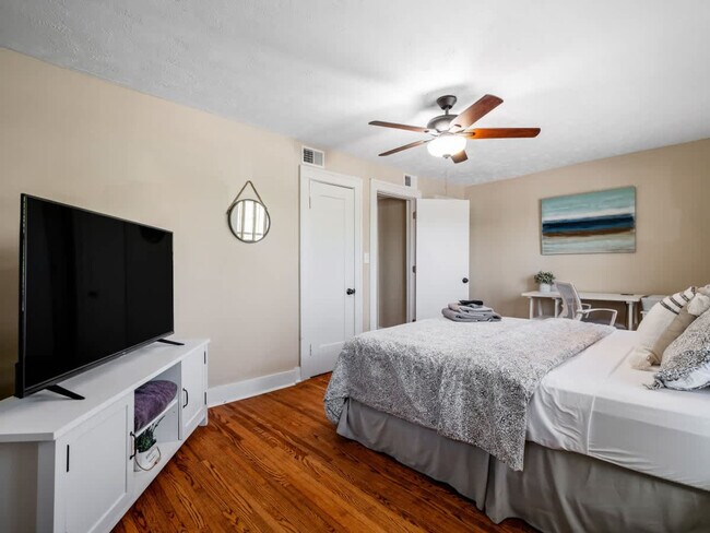 Building Photo - 3222 West Blvd