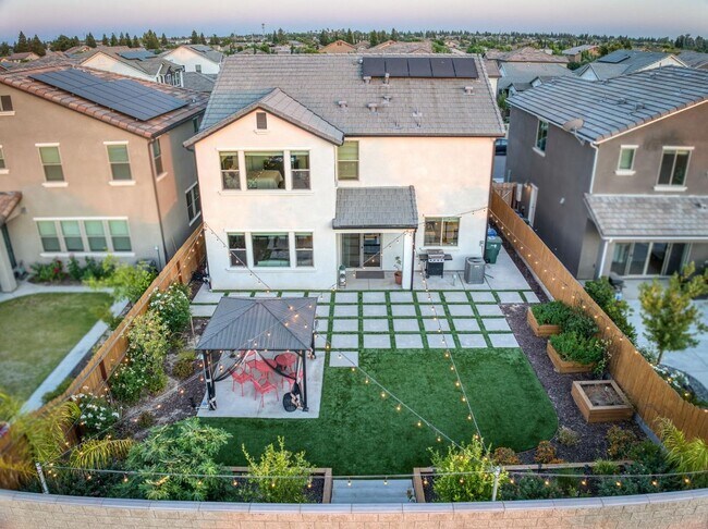 Building Photo - Copper River Canvas on the Bluffs! 4B/3BA ...