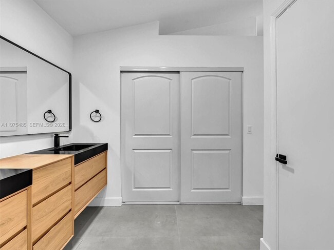 Building Photo - 4962 SW 32nd Way