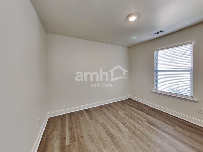 Building Photo - 2444 Beal St