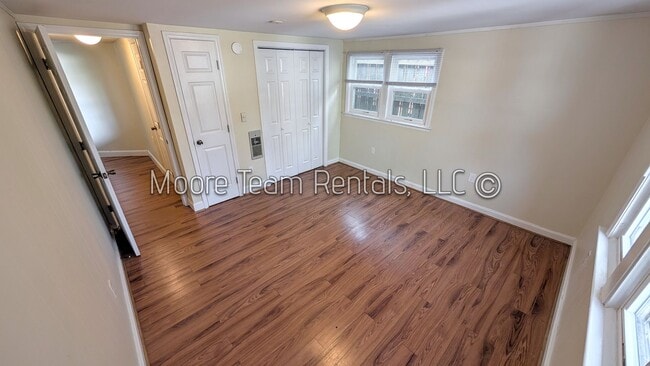 Building Photo - 522 3rd Ave W