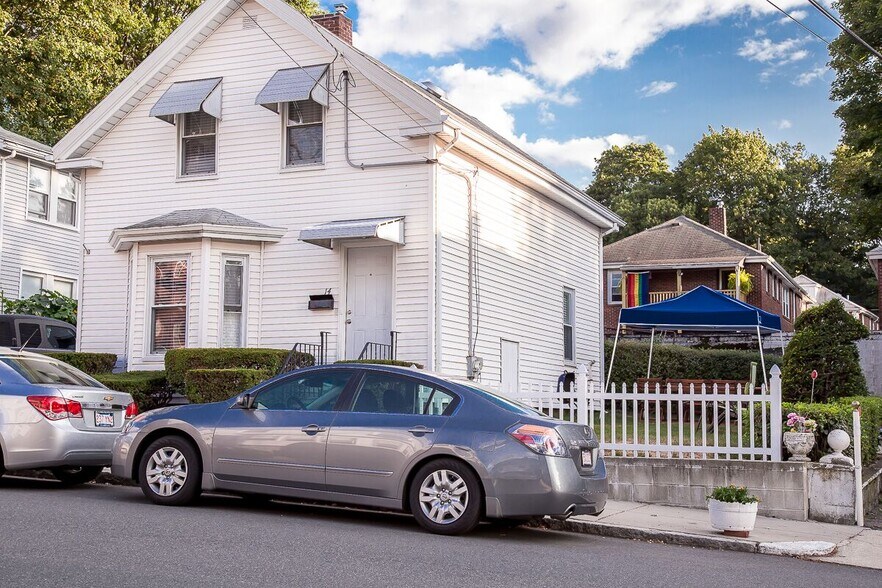 Building Photo - 14 Union St