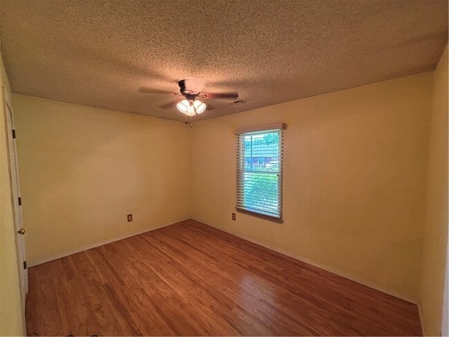 Building Photo - 809 Tyler St