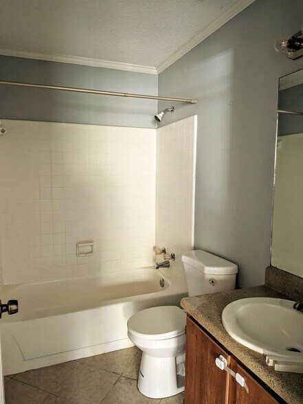 Building Photo - 2711 Huntingdon Chase