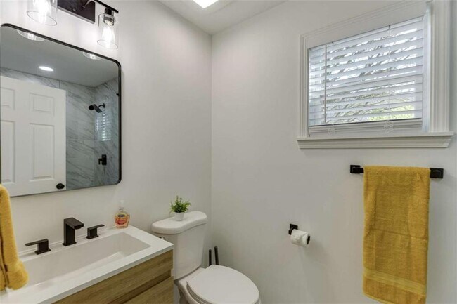 Building Photo - 1840 Oak Tree Hollow