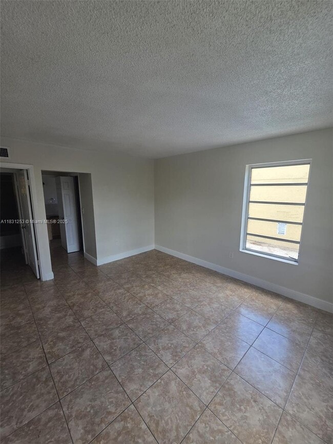Building Photo - 575 W 69th St