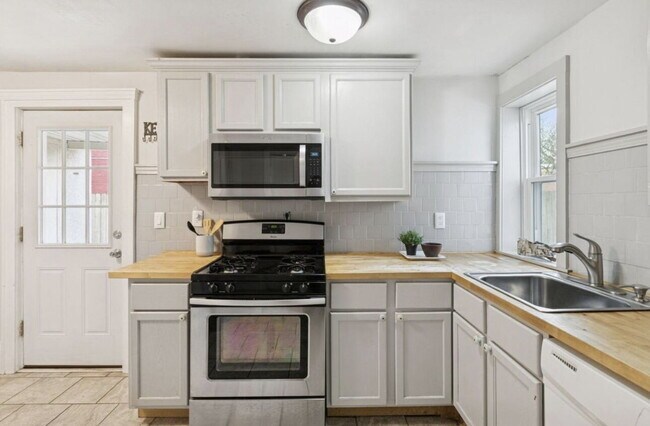 Building Photo - 1504 4th St NE