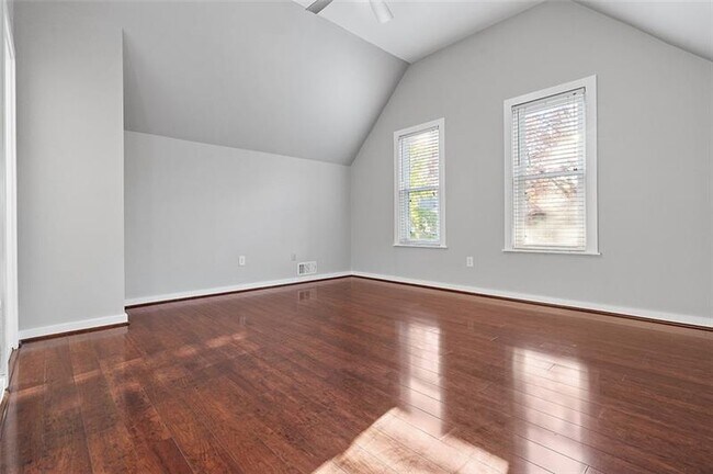 Building Photo - 715 Filbert St