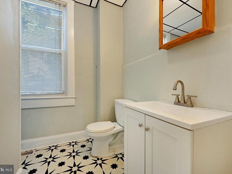 Bathroom - 3105 Rosekemp Ave