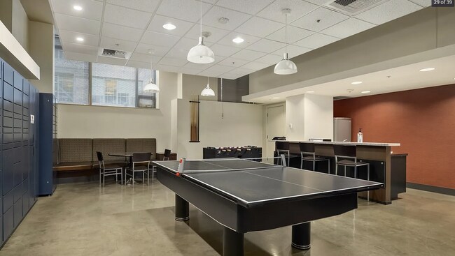 Building Photo - 900 Lenora St