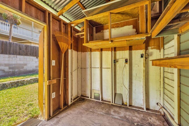 Building Photo - 305 Uala Pl