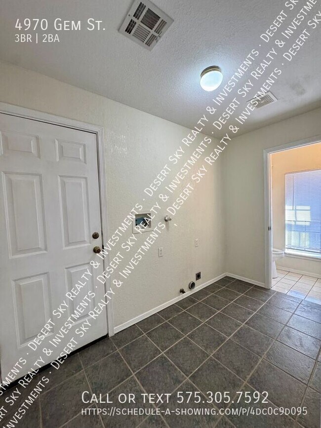 Building Photo - 4970 Gem St