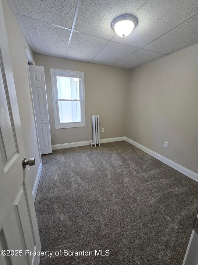 Building Photo - 323 Larch St