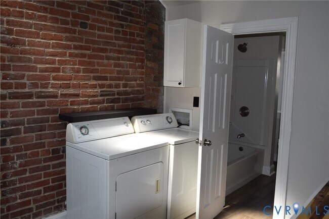 Building Photo - 407 Brook Rd