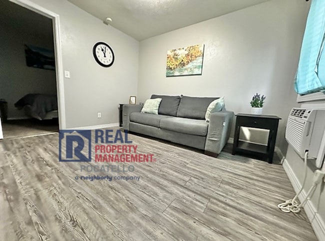 Building Photo - 1 bed 1 bath single family home - small dog negotiable