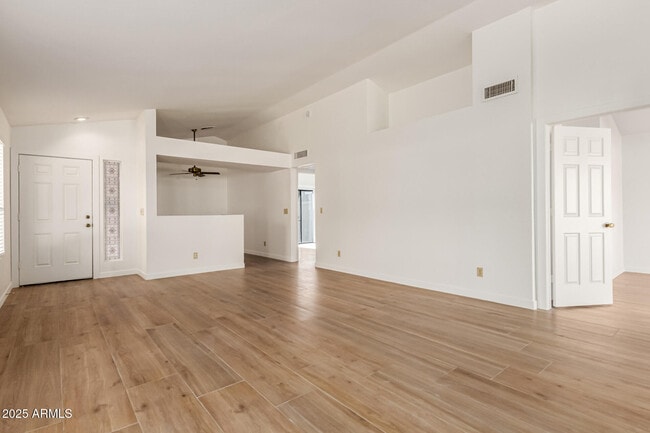 Building Photo - 768 S Martinique Dr