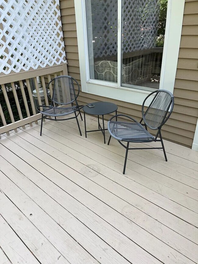 Building Photo - Spacious 2BR/1.5BA w/ Loft Available December 1st!!  - Partially Furnished Winter Rental