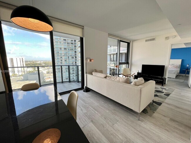 Building Photo - 121 NE 34th St