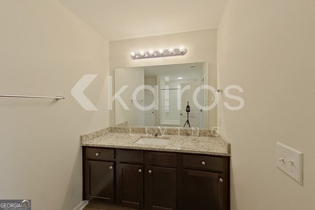 Building Photo - 107 Lord Effingham Wy