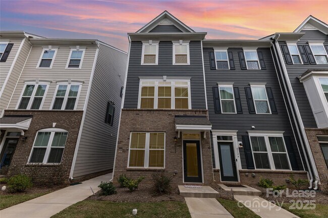 Primary Photo - 6122 Cleburne Ct