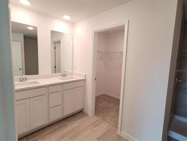 Building Photo - 11100 Vanessa Ave