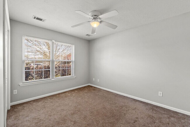 Building Photo - 110 Fox Haven Dr