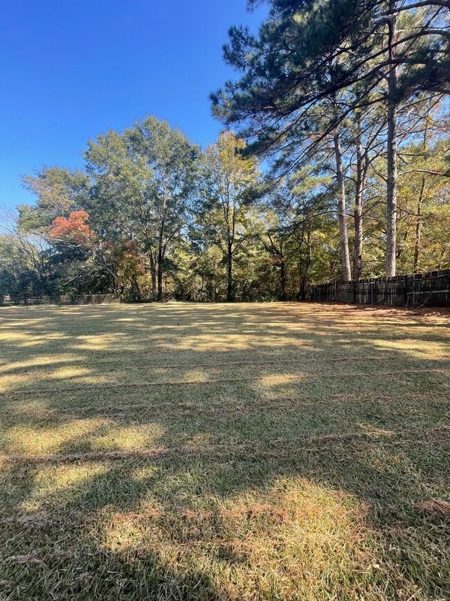 Building Photo - 6646 Pinebrook Dr