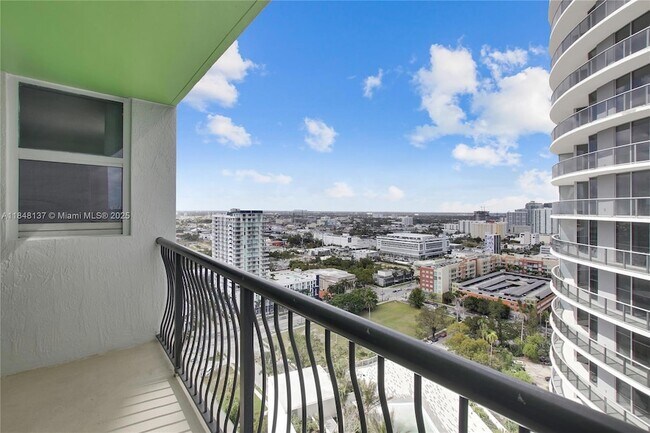 Building Photo - 1756 N Bayshore Dr