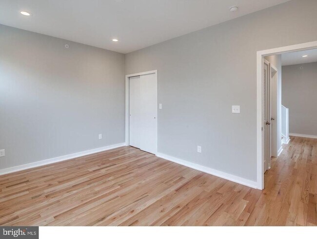 Building Photo - 1842 E Cumberland St