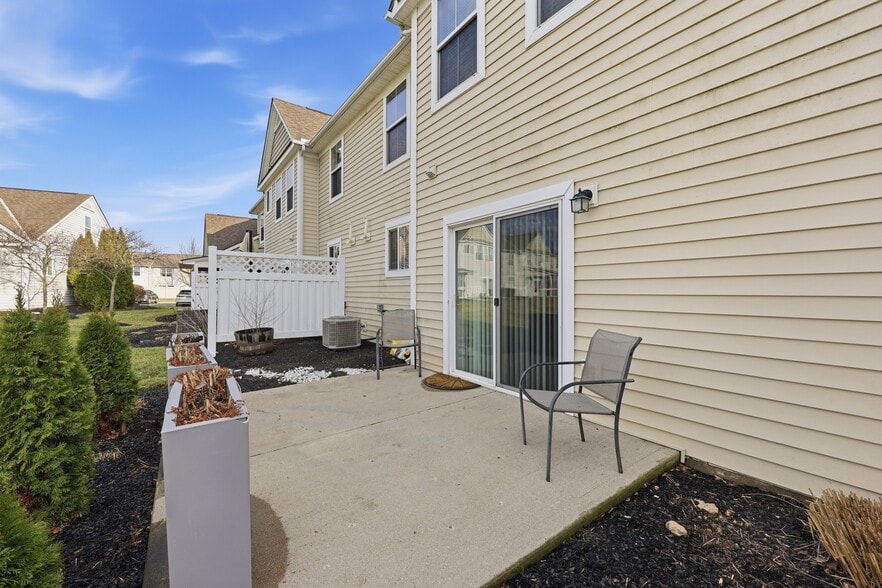 Building Photo - 1656 Nature Dr