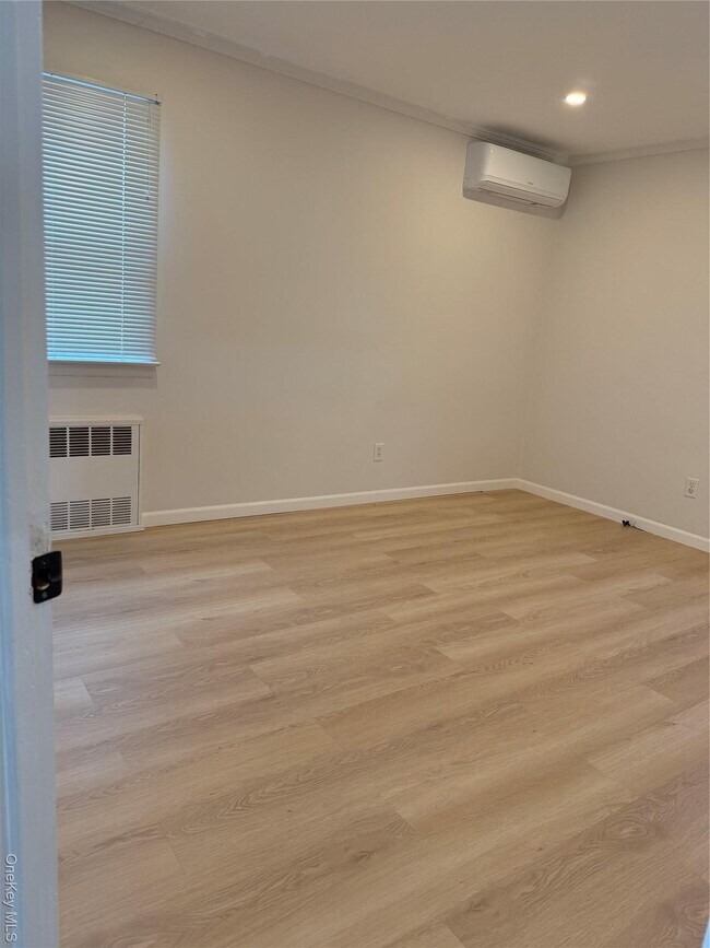 Building Photo - 660 S 10th St