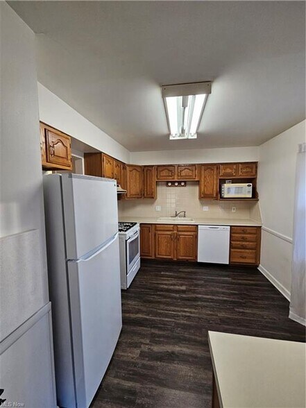 Building Photo - 2bd/1bth Duplex in Kent with detached garage