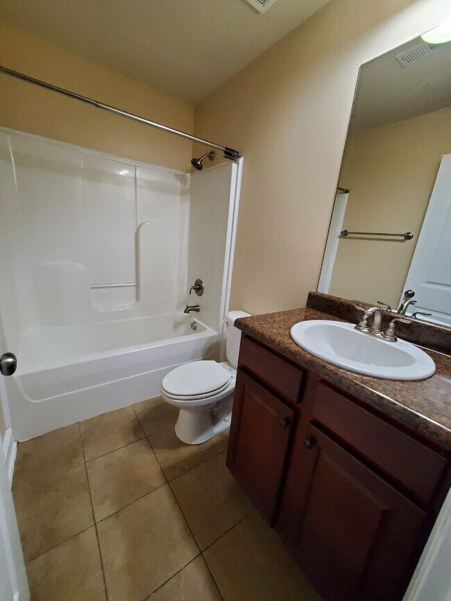 Building Photo - 2504 Millwood Cir SE