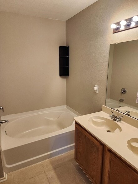 Building Photo - 4028 Thoroughbred Trail