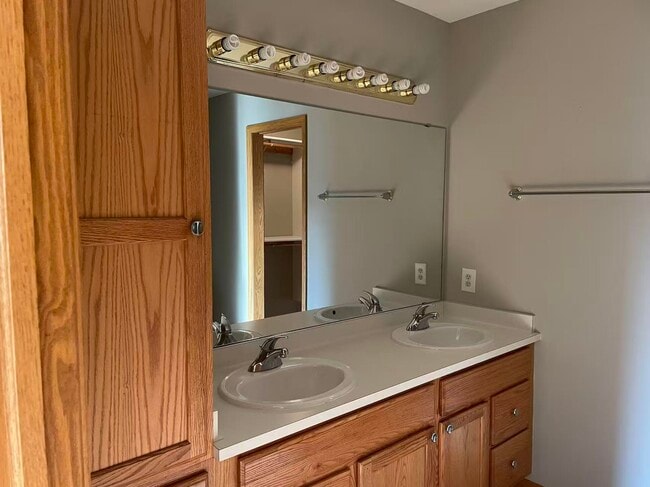 Building Photo - 1066 School St