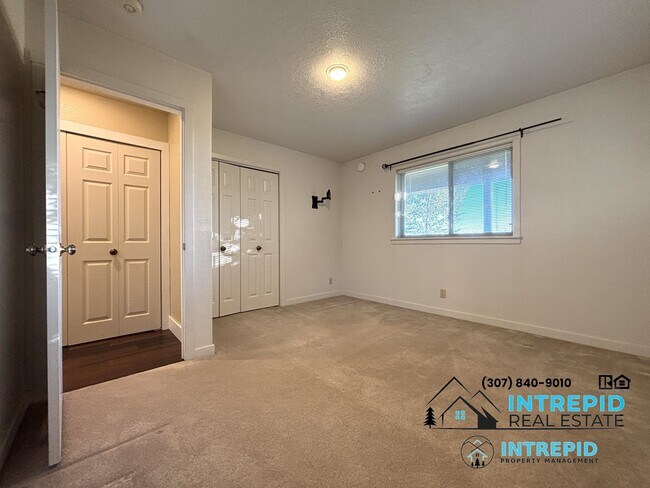 Building Photo - 116 Buckaroo Cir