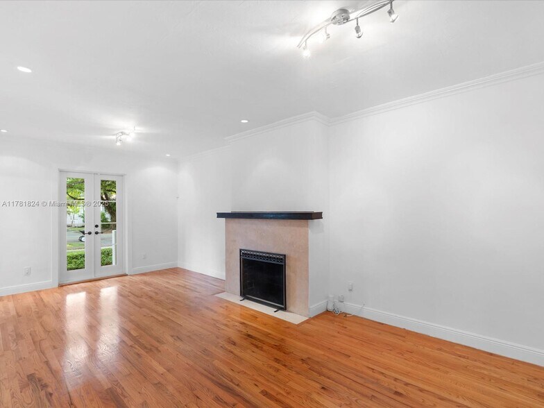 Building Photo - 1125 Asturia Ave