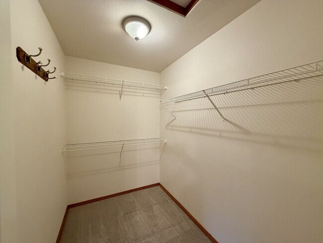 Building Photo - Cozy and Charming 3 Bedroom in Lynnwood!